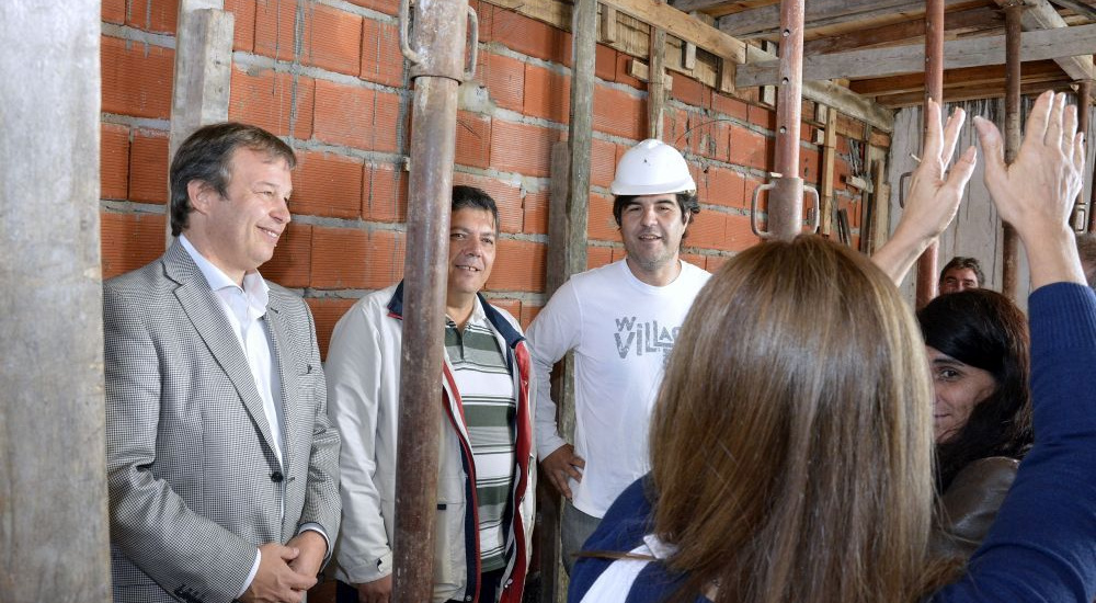 Cascallares supervisó obras del municipio en escuela de Longchamps
